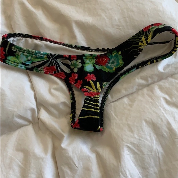 Tropical minimal coverage bikini - Picture 2 of 2